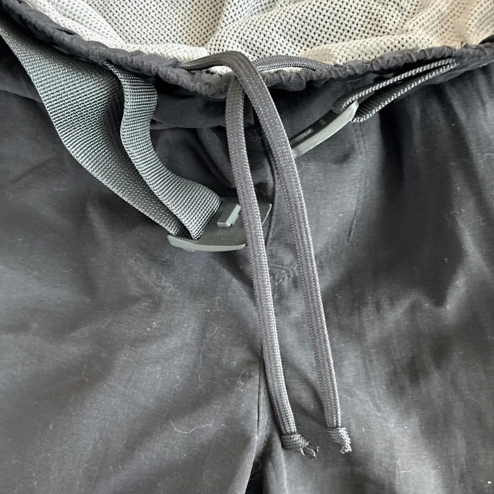 The North Face Mens Class V Belted Trunks Black Nylon Mesh Lined Medium Hiking